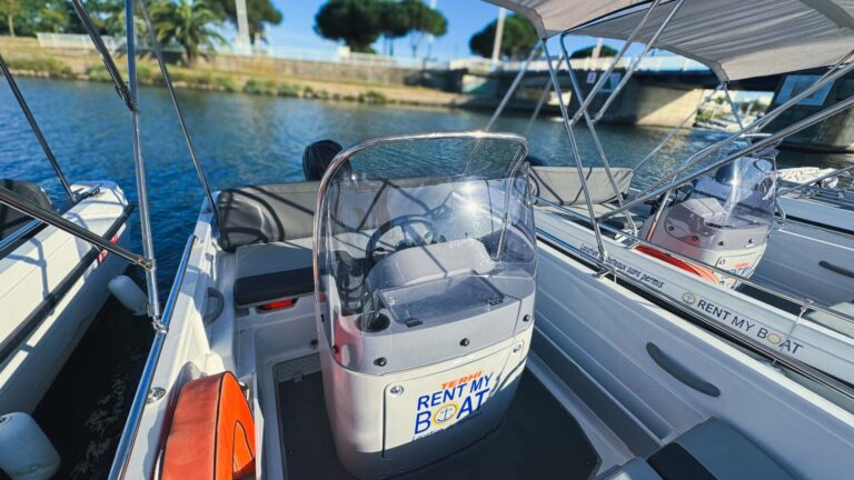 Location de bateau sans permis au Grau du Roi avec Rent My Boat
